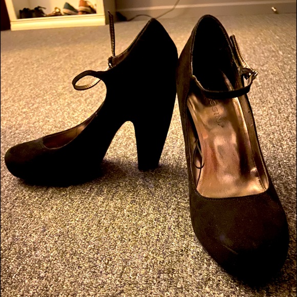 Black heels - Picture 1 of 3